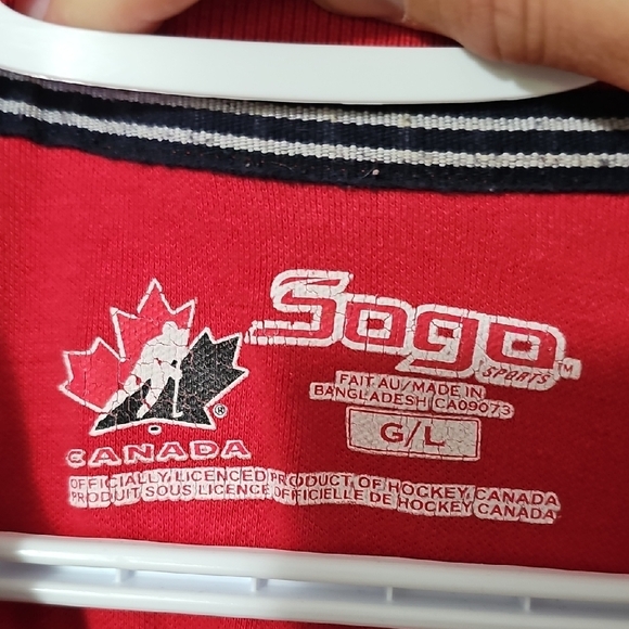 Canada Red Polo Shirt - Picture 2 of 4